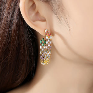 Seภาพเสมือนจริงประดับด้วยเพทายลูกบาศก์18K ต่างหูห่วงวงรีอันใหญ่ชุบทองสําหรับผู้หญิงชุดงานพรอมแฟชั่น SE158