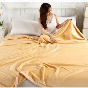 Selimut Bulu Halus Ukuran 150x200 Motif Polos Warna Cream Elegan Tebal Murah Berkualitas