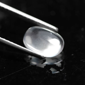 1.60 ct พลอยแท้ พลอยดิบ มูนสโตน (Moon Stone) เหลือบขาว ทรงไข่หลังเบี้ย แอฟริกา