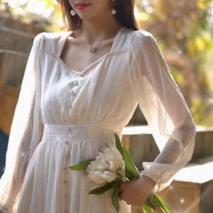 Đầm Ren Trắng Cúc Ngọc Dọc Công Chúa Siêu Xinh