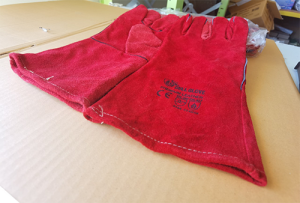 ถุงมือหนังกันความร้อน มีซับใน สําหรับงานเชื่อม งานหล่อ 14 นิ้ว BULL GLOVE สีแดง แพ็ค 1 คู่