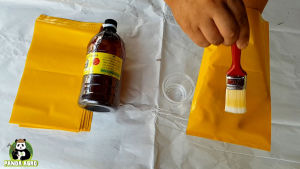 1 ลิตร กาวเหนียวดักแมลง ชนิดน้ำ ขวดพลาสติก ฟรี! ถุงพลาสติกสีเหลือง 5 ใบ สีน้ำเงินฟ้า 5 ใบ