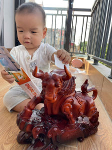 Tượng Trâu Con Giáp Tài Lộc (Màu Gỗ)Trang Trí Phong Thủy Cao 26cm