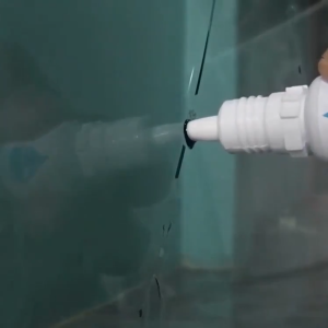 น้ำยาแก้รอยแตกบนกระจก ใช้ได้ทั้งกระจกหน้า กระจกข้าง กระจกหลัง สูตรเรซินแข็งแรง ทนทานต่อน้ำและความชื้น รับประกันคุณภาพ