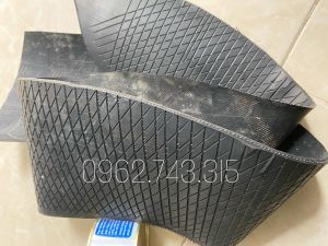 Tấm cao su bọc đế giày bị mòn bằng lốp ô tô