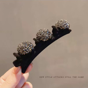Womens High-Grade Hairpin Peach Heart Side Clip Three Beads Plush Forehead Hair Clip Resin Alloy Material Sweet for Girl