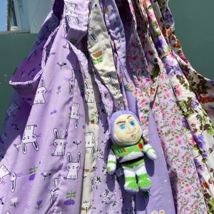 รวมกระเป่าสีม่วง กระเป๋าสะพายข้าง โทนสีม่วง ลายดอกไม้ ลายกระต่าย