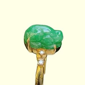 Burmese Green Natural Type A Jadeite Jade crafted as Pixiu set on 18k gold as Ring certificate weighs 1.79 grams measurement 9.6 * 7.1 * 4.6 mm (18kring31)