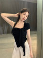เสื้อปาดไหล่ ทรงครอป ชายผ้ายาวเฉียงปิดพุง ดีเทลใส่ได้หลายแบบ เกาะอก มีแขน หรือใส่เป็นสไบหน้า เก๋มาก เสื้อยืดผู้หญิง #047. 