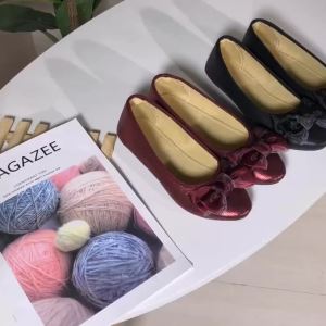 Spring/Summer Fashionable Fabric Shoes Flat Heel Pointed Toe Bowknot WomenS Shiny Shallow Moccasins For Work