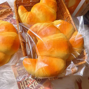 Squishy Croissant Slow Rising Sticky Stress Relief Toy Soft Simulated Bread Squeeze Anti-anxiety Fidget Gift for Kids Adults