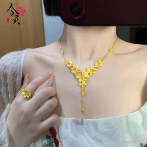 Gold-plated vintage floral necklace with a luxurious floral butterfly design fashionable and light luxury accessory