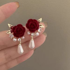 1 Pair Red Velvet Rose Blossoms Earrings Silver Needle Retro Pearl Earrings Temperament Plush Bridal Dress Earrings