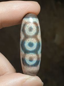 Gegegems Collection 38mm Aged Tibetan Xang Xung (Zhang Zhung) rare totem Longevity Treasure Vase Vajra 6 Eyes Dzi with red spots pendant (with certificate necklace string) 38毫米西藏老矿象雄满朱砂罕见图腾宝瓶金刚杵六眼天珠(带证书送项链绳)