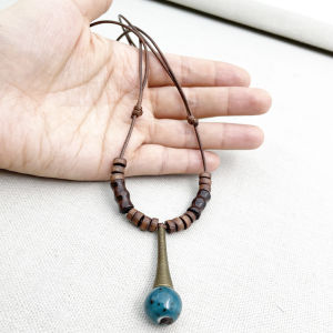 โซ่จี้สร้อยคอไม้ลูกปัดนำโชคเซรามิกสีฟ้า C014สำหรับผู้หญิงทำมือทำจากเสื้อกันหนาวแบบถักอบสดใหม่