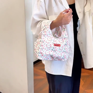 Fashionable Floral Pattern Lunch Carriers Elegant Womens Lunch Bag with Multiple Pockets Casual Work Zippered Handbag