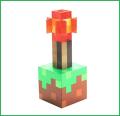 Mô hình Minecraft cục đất - đá đỏ - đuốc. 