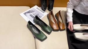 Low-Heeled WomenS Slip-On Loafers Square-Toed Soft-Soled Granny Shoes Spring And Autumn Moccasins
