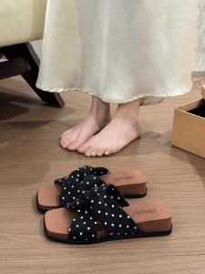 [Free Shipping] 2026 Summer New Korean Style Polka Dot Flat Sandals For Women Soft Sole Beach Non-Slip Outdoor Wedge Sandals