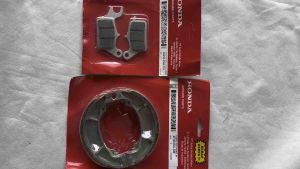 06455-KVB-T01 dan 43130-KZL-930 Kampas Rem Depan dan Belakang Honda BeAt Scoopy Vario Spacy