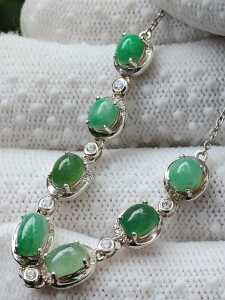 Verdant Harmony Jadeite Cabochon Bracelet – Light Green with Green Hues S925 Setting (Sku: s925b11)