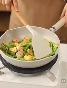 【SG Stock】Non-Stick Cooking Utensils/ White Silicone/ Spatula/ Soup Spoon