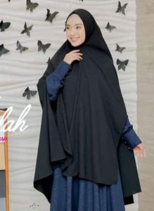 Jilbab jumbo hermosa model Handsplit belah tangan bahan wolfis premium warna hitam pekat-Khimar jumbo