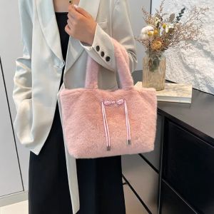 CRNGW จุได้มาก กระเป๋าโท้ทกำมะหยี่ Hasp Bow ใช้งานได้หลากหลาย สไตล์จีนจีน กระเป๋าสะพายไหล่นุ่ม เหมาะกับการแต่งตัวทุกสไตล์ ขนแกะขนแกะ กระเป๋าใต้วงแขนขนยาว สำหรับผู้หญิง