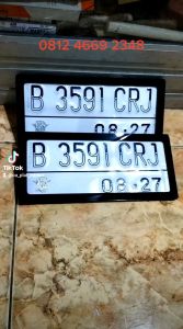Plat Nomor / Sepeda Motor / Plat Nomor Putih / 2 Lapis Baut Tanam Super Tebal / Anti Penyok / Anti Rusak / Bayak Pilihan Motif Tulisan / Ada Ketokan Logo & 2 Tulisan Korlantas / Bisa Reques Sesuka Hati