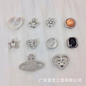 10ชิ้น Crocs Jibbitz เสน่ห์ดาวเคราะห์ดาวเสาร์ที่หายไปหัวเข็มขัดเพชรที่ถอดออกได้ฝังรองเท้าดอกไม้ประดับสำหรับ Crocs
