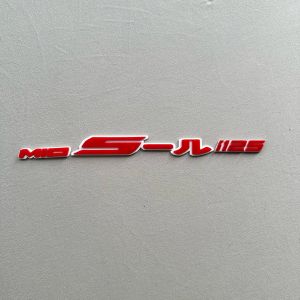 Mio Soul i 125 Emblem – Japanese/English Style | 2pcs + Sticker | Plug & Play | Sulit Daily Setup