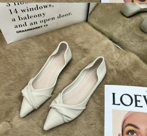 Huilmรองเท้าส้นสูงของผู้หญิงที่มีส้นสูง2ซม.ฤดูใบไม้ผลิ2024เวอร์ชั่นเกาหลีของนิ้วเท้าชี้ใหม่เพื่อเพิ่มอารมณ์ของรองเท้าผู้หญิงรองเท้าสำนักงาน