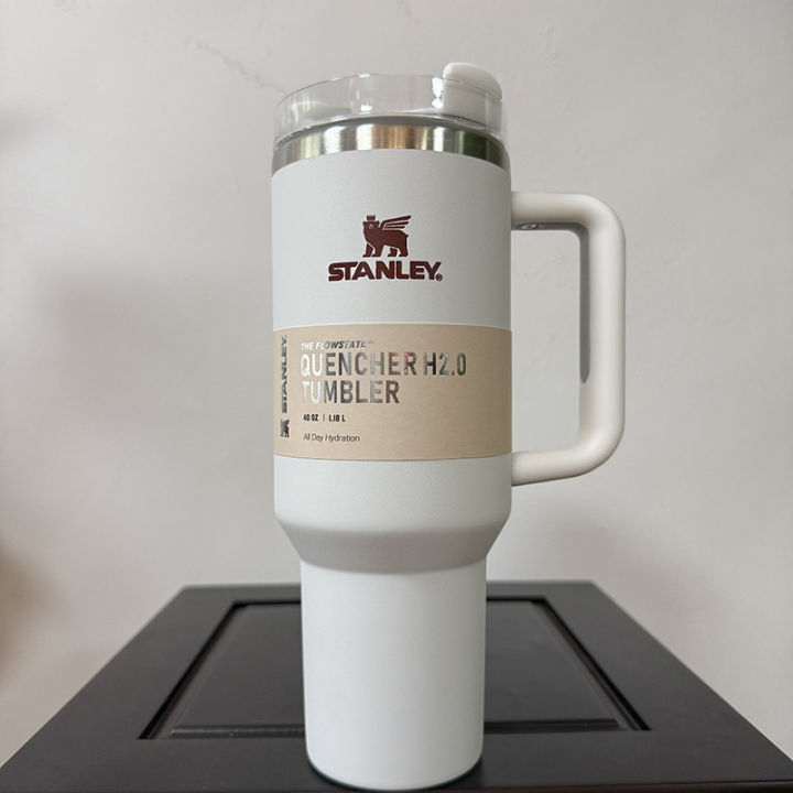 Stanley%20Thermos%20Cup%2040oz%20Large-capacity%20stainless%20steel%20water%20cup%20with%20handle%20and%20high%20aesthetic%20appeal%20for%20outdoor%20use%20-%20Image%203