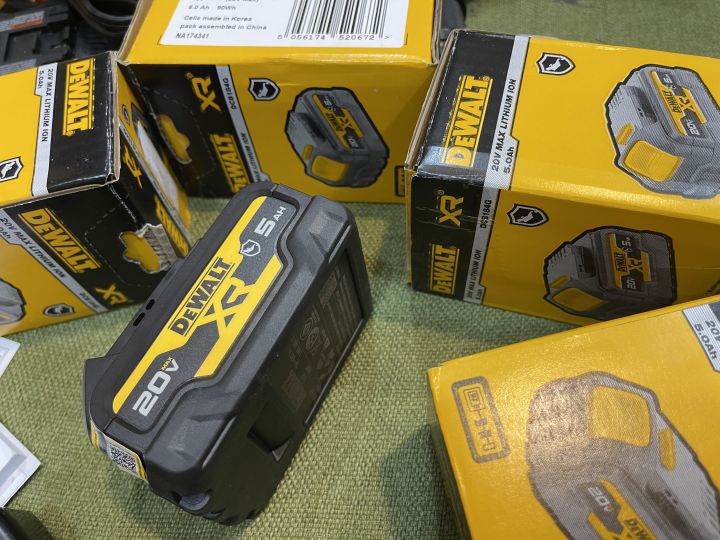 Pin%20Dewalt%20DCB184G%2020V%20max%20lithium%20ion%205Ah%20-%20Image%202
