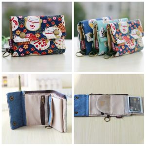 CURIO12 แบบพกพาได้ กระเป๋าเหรียญผ้าใบ สามพับ ชุดเดรสพิมพ์ลาย กระเป๋าสตางค์ maneki Neko มัลติฟังก์ชั่ สไตล์เกาหลีแบบ กระเป๋าสตางค์สั้นมีซิป สำหรับนักเรียน