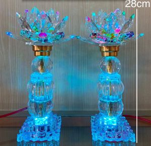 ĐÈN THỜ PHA LÊ HOA SEN BÀN PHẬT GIA TIÊN TÀI ĐỊA.... ĐÈN ĐỔI MÀU 28CM (1 CẶP)