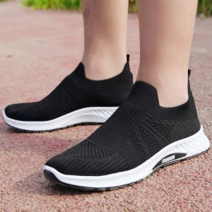 รองเท้าส้นแบนการค้าต่างประเทศลื่นรองเท้าลำลองน้ำหนักเบาตาข่ายสลิปออนถักรองเท้าผู้ชายจัดส่งจากประเทศไทยทนต่อการสึกหรอและทนทาน