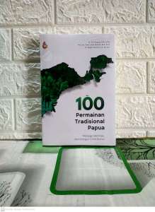 100 PERMAINAN TRADISIONAL PAPUA Menjaga Identitas Membangun Cinta Damai    Dr. Toni Kagoya S.Pd. M.Pd.   Prof. Drs. Toho Cholik Mutohir M.A. Ph.D.   Dr. Made Pramono S.S. M.Hum.     SELAKSA MEDIA AJ-MTV Universitas Negeri Surabaya Tahun 2022