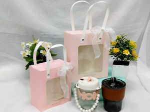 HUIถุงกระดาษหน้าใส ถุงของขวัญ หูหิ้วเเข็ง ใส่ของชำร่วย ใส่เเก้ว ใส่ตุ๊กกา พร้อมส่ง