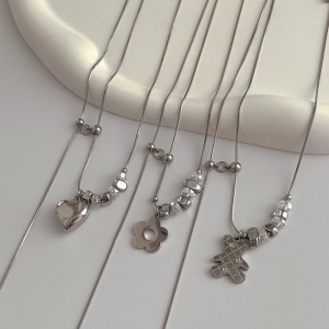 Stainless Steel Pendant Necklace Short Choker with Toggle Clasp Neck Chain Metal Pendant Choker Gift for Women