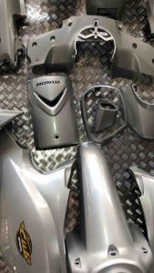 เฟรมดรีมซุปเปอร์คัพ สีเทาบรอนซ์ พร้อมบังลม ซ้าย-ขวามี13ชิ้นเปลือกงานABSแท้เกรดAจากโรงงานประกอบสนิททุกชิ้นพร้อมติดสติ๊กเกอร์ให้พร้อม