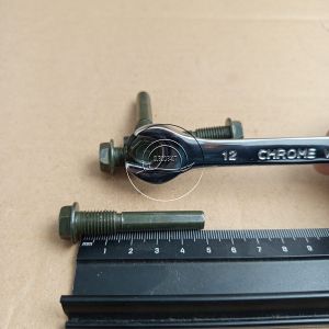 BAUT CALIPER KALIPER YAMAHA JUPITER Z RX KING VEGA NEW F1ZR BAUD REM CAKRAM PENAHAN KAMPAS REM UKURAN KUNCI 12 GUBUG BAUT