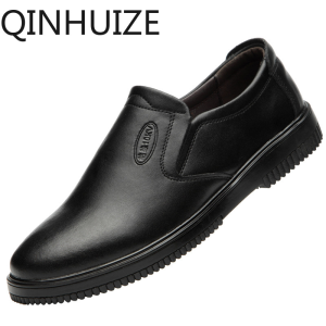 QINHUIZE safety shoes male electrician insulated shoes GB 10KV tendon bottom lightweight non-slip wear-resistant chef shoes leather shoes
