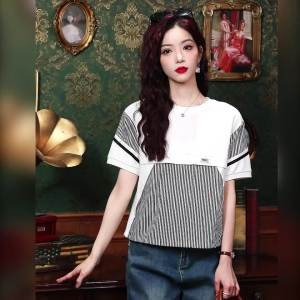 AMMIN เสื้อคอกลมเสื้อแขนสั้นเย็บปะต่อกันลายตารางคลาสสิกสำหรับผู้หญิงเสื้อเบลาส์เสื้อยืดผ้าฝ้ายสไตล์เกาหลีดีไซน์สวยสง่าเหมาะกับฤดูร้อน2024