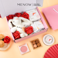 Hộp quà trang điểm cho bạn gái kèm túi quà, gấu bông, hoa sáp và đèn Menow Bunny Box. 