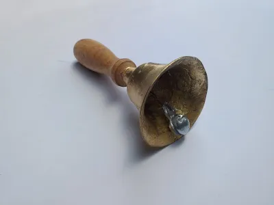 Lonceng Kuningan / Klenengan Penjual Es Keliling