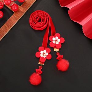 PTK52 พู่ห้อยคอ ที่คาดผมยาวซาตินสีแดง กระดิ่งมีกระดิ่ง ผีเสื้อรูปผีเสื้อ เชือกผูกผมปีใหม่ ขอให้โชคดี ลูกบอลผ้าพลัฌ สาวริบบิ้นหัวเชือก เด็กๆเด็กๆ