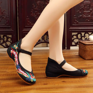 [Free Shipping] Cai Feng Square Dance Embroidered Fabric Shoes With Thick Soles Ethnic Style And Hidden Heels For Women