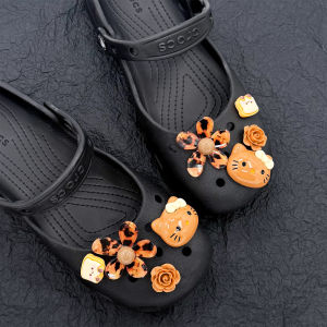 8Pcs Crocs Jibbitz Charms Leopard Print Flower KT Cat Shoe Buckle Detachable Shoe Flower Decoration for Crocs