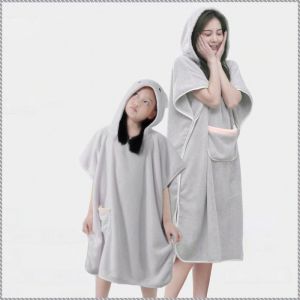 เสื้อคลุมอาบน้ำ ไม่หลุดร่วง ผ้าเช็ดตัวมีฮู้ด สวมใส่ได้ สี่ฤดู นุ่มและอ่อนโยนต่อผิว พ่อแม่-ลูก